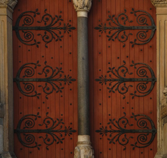 ArlesCathedralDoor550